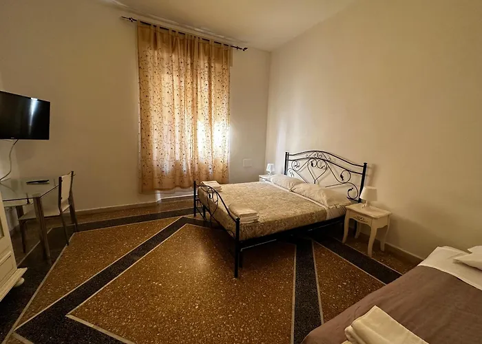 Holiday Pisa Gare 2Bed and Breakfast